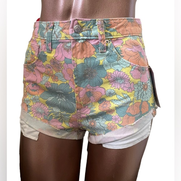 Nwt Floral Denim Shorts - Picture 2 of 8